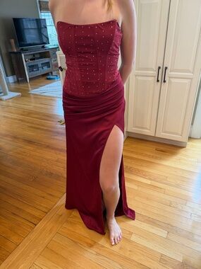 Elegant Strapless Burgundy Evening Gown with Rhinestone Bodice